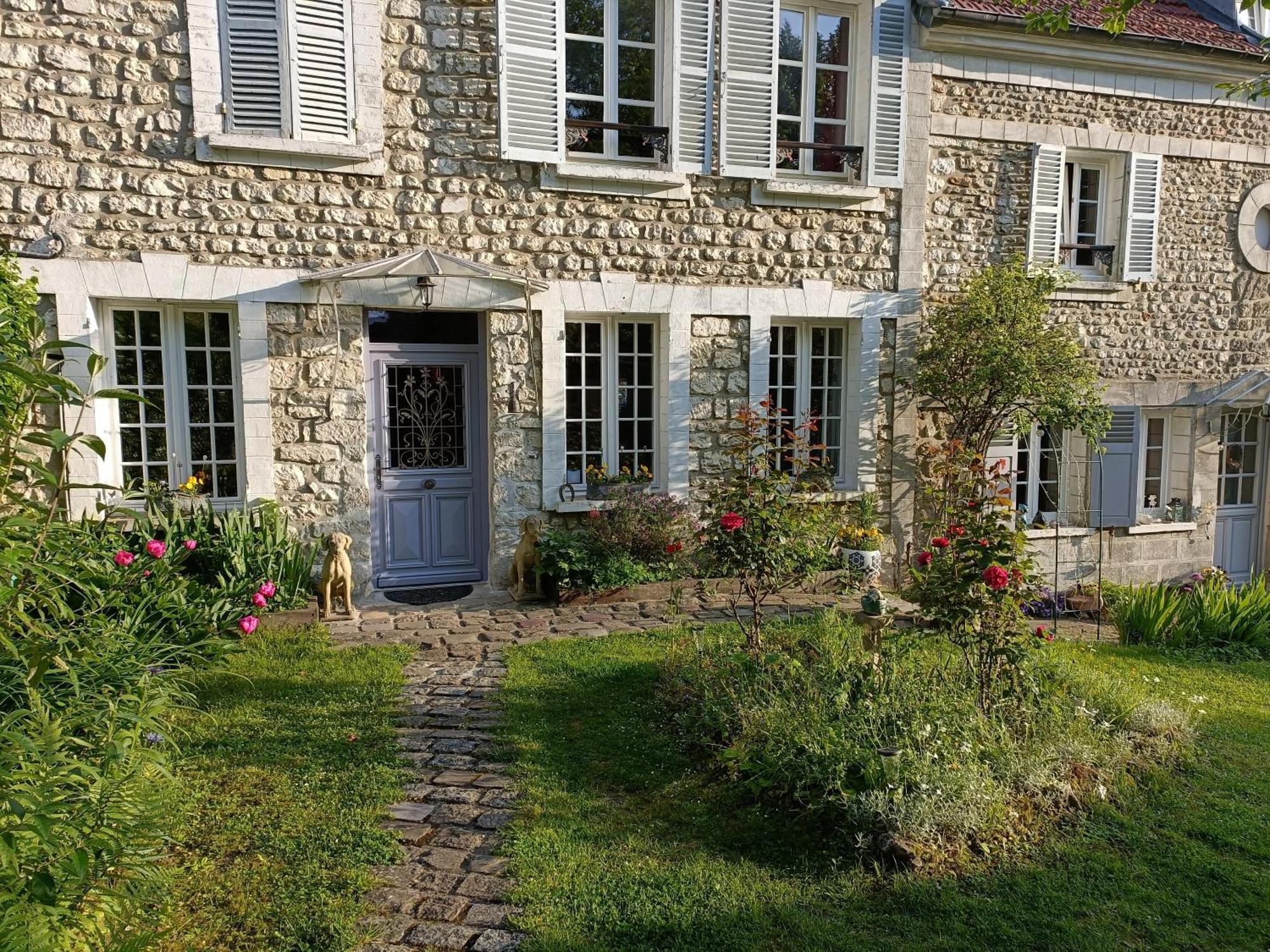 Guest house Avenue Du Chateau 3*
