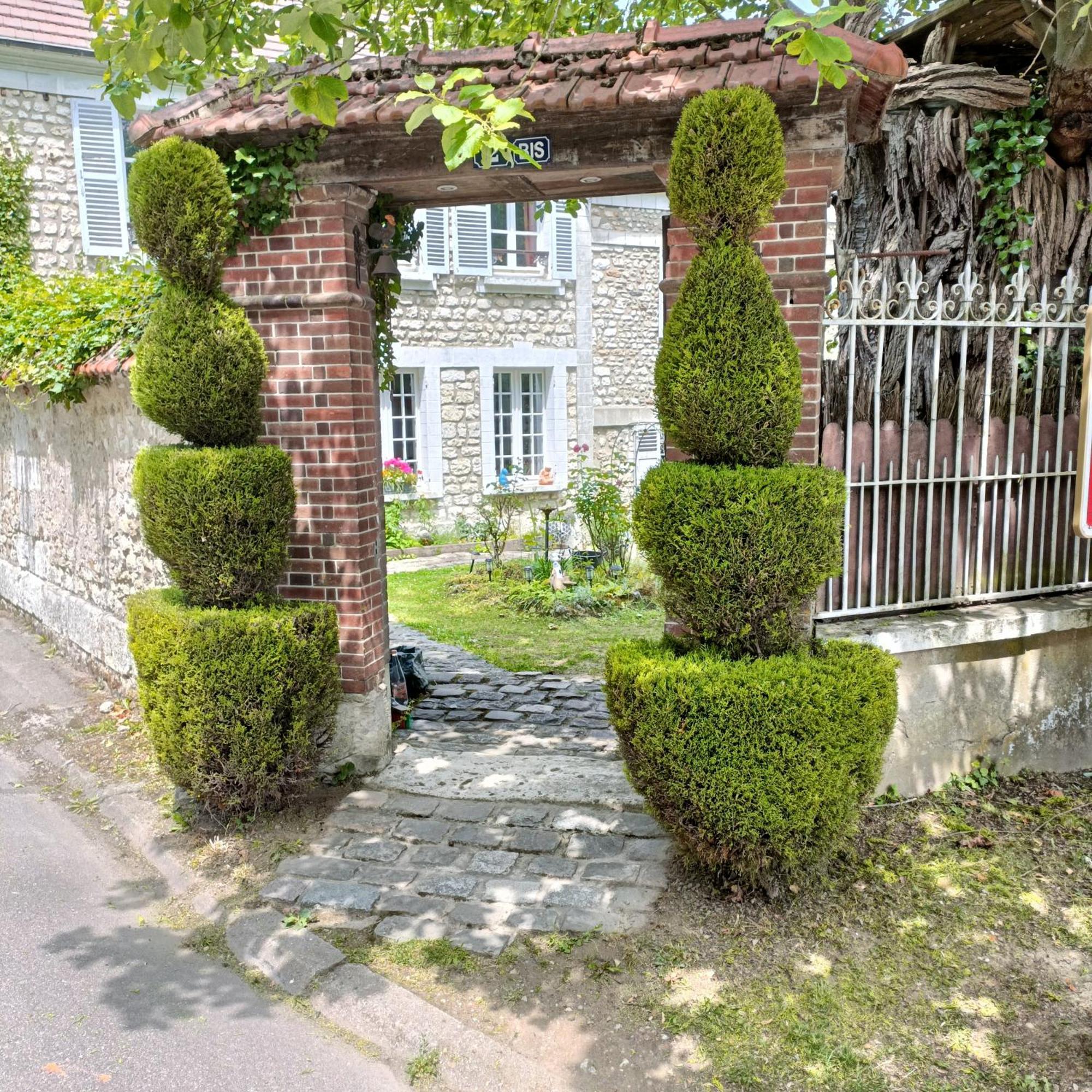 Avenue Du Chateau Saint-Just (Eure)